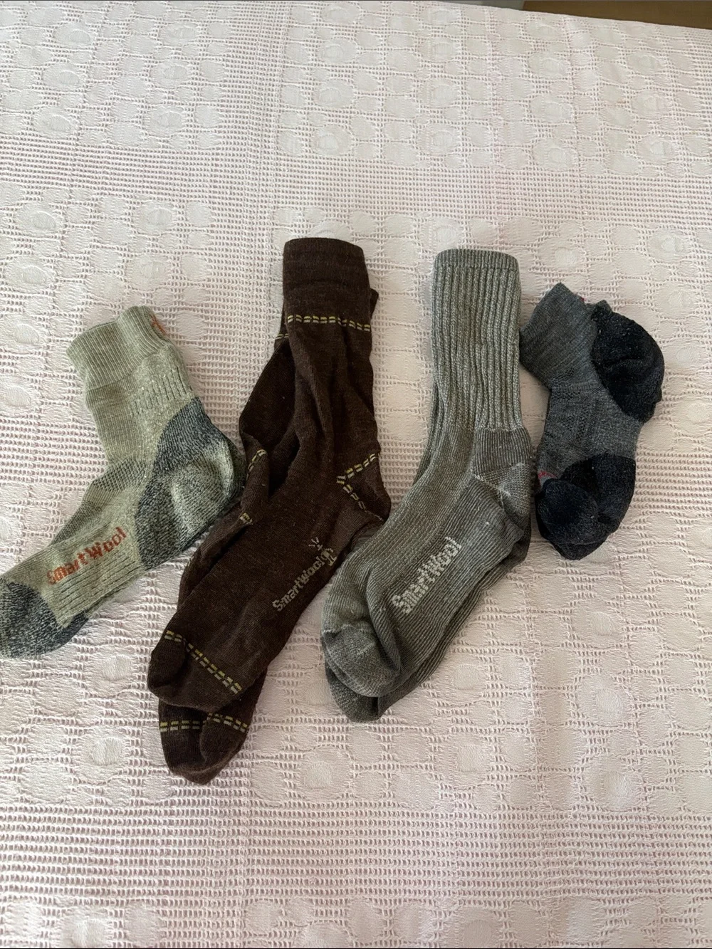 4 pairs smartwool socks